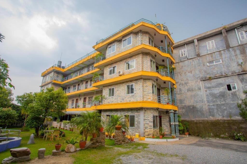 Spot On 445 New Hotel Natureland Pokhara Kültér fotó