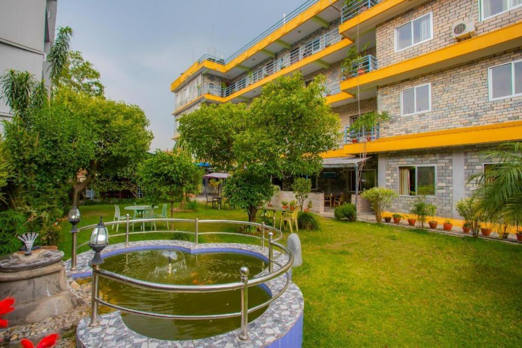 Spot On 445 New Hotel Natureland Pokhara Kültér fotó